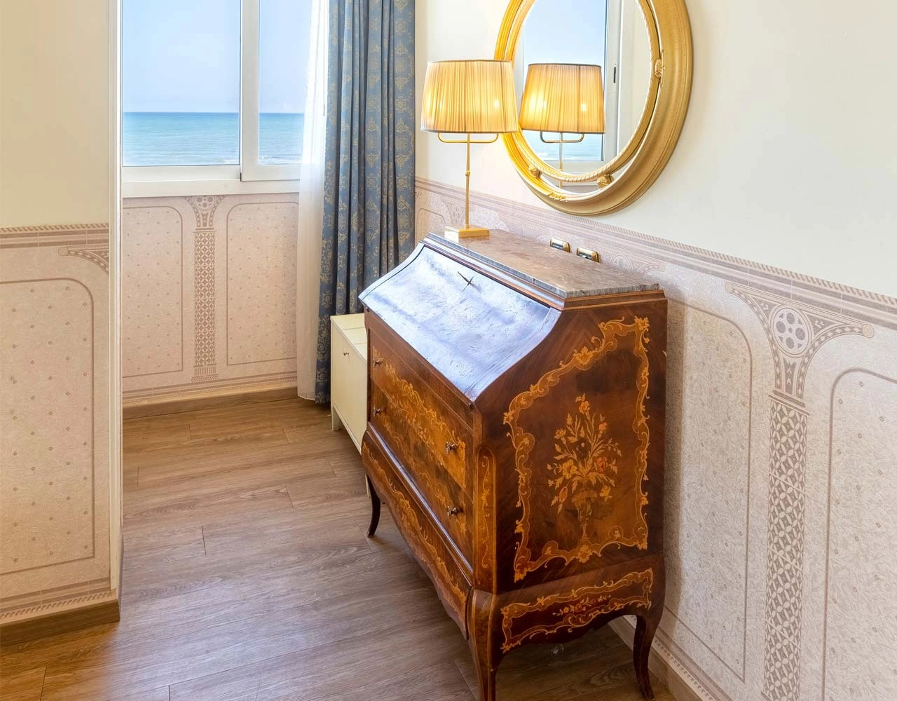 media.Camera-Junior-Suite-08-Hotel-Baia-Imperiale-Rimini