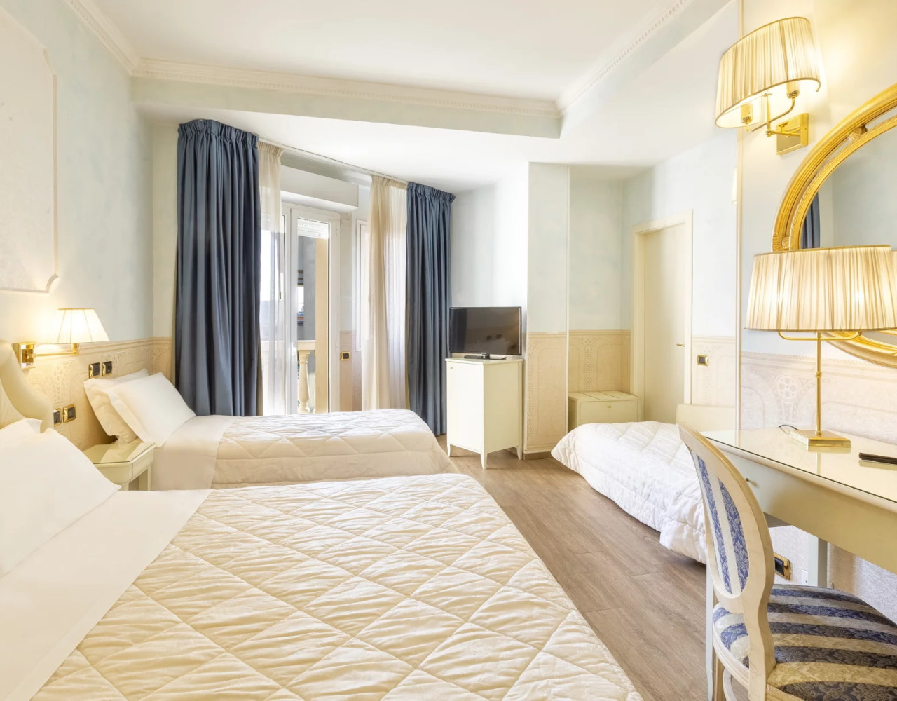 media.camera-tripla1