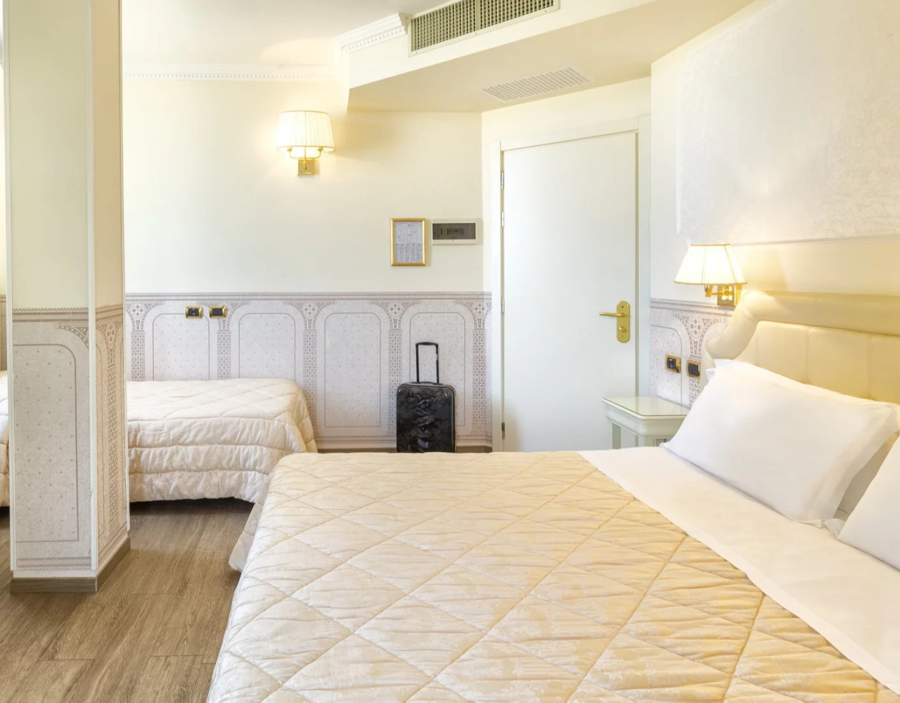 media.camera-tripla6