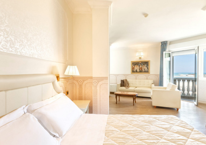media.Camera-Junior-Suite-10-Hotel-Baia-Imperiale-Rimini